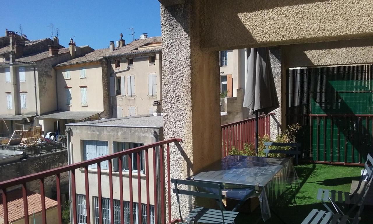 Appartement Climatise Avec Terrasse Au Coeur De Nyons Exterior photo